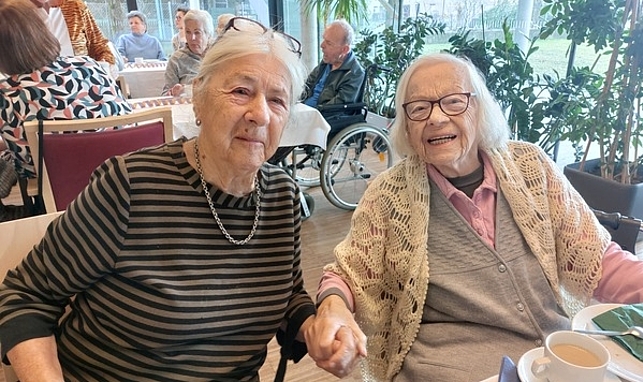 Zwei Seniorinnen